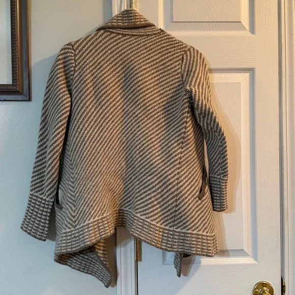 Sweater - Picture 3 of 7